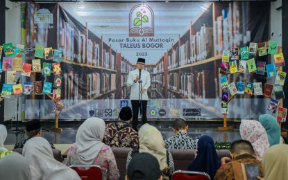 Walikota Bogor Dampingi Bunda Literasi Membuka Pasar Buku Taleus Bogor