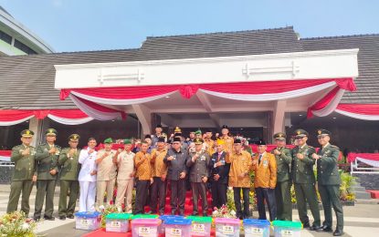 Kodim 0607/Kota Sukabumi menggelar upacara dalam rangka memperingati Hari Ulang Tahun (HUT) Tentara Republik Indonesia (TNI) ke-78