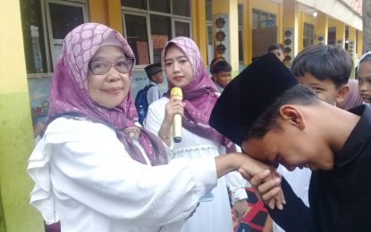 SDN Kotabatu 04 Peringati Maulid Nabi Muhammad SAW dan Pelepasan Purna Bhakti