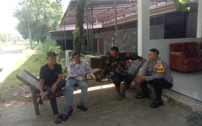 Bhabinkamtibmas Wilayah Hukum Polsek Klapanunggal Sambang Kepala Dusun Jalin Silahturahmi Dan Sampaikan Himbauan Kamtibmas