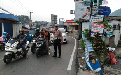 Anggota Wilayah Hukum Polsek Ciampea Polres Bogor Laksanakan Rutin Gatur Lalu Lintas