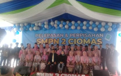 Pelepasan Siswa SMPN 2 Ciomas Kelas IX Tahun Ajaran 2023-2024 Berjalan Lancar, Meriah dan Khidmat