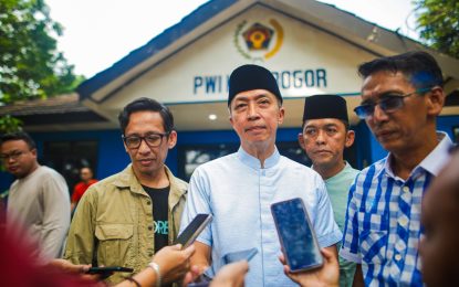 Masih dalam suasana Idul Adha 1446 Hijriyah Wali Kota Bogor Dedie Rachim Rayakan Idul Adha Bareng Persatuan Wartawan Indonesia (PWI) Kota Bogor