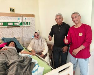 Ketua HTSB/ Hijrah Titan Squad Bogor Bersama Anggota Besuk Sahabat Komunitas Lain Di RSUD Leuwiliang